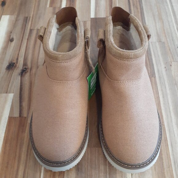 Sanuk Boots: New with tags - Picture 3 of 8